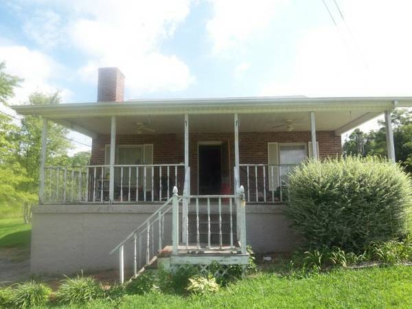 Building Photo - 882 E Broad St