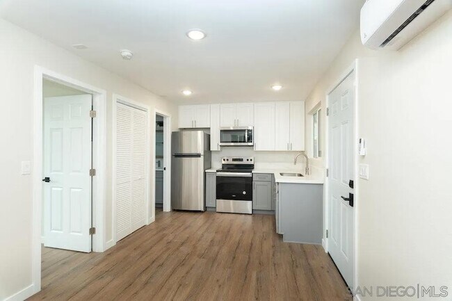 Building Photo - 1642 C Ave