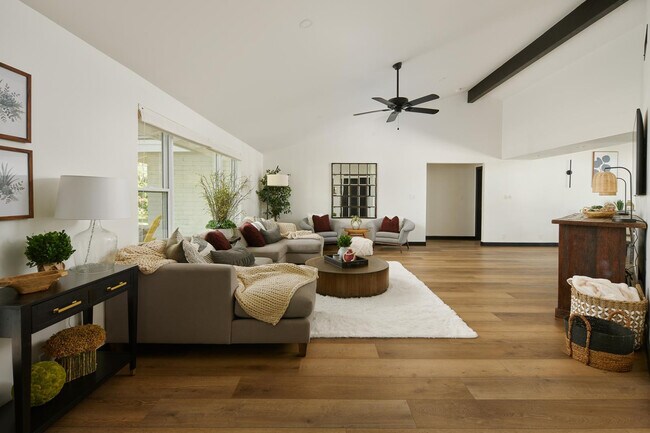 Building Photo - 5952 E Calle Tuberia