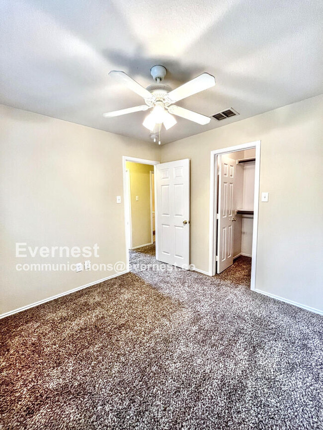 Building Photo - 11569 Petunia Dr