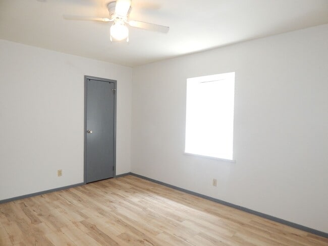 Building Photo - Charming 2 Bedroom, 1-1/2 Bath Duplex in T...