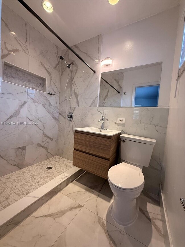 Building Photo - 2813 Bahama Dr