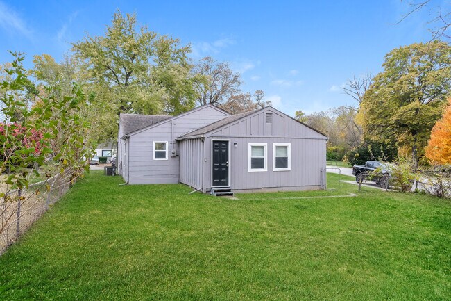 Building Photo - 1608 W Sheley Rd