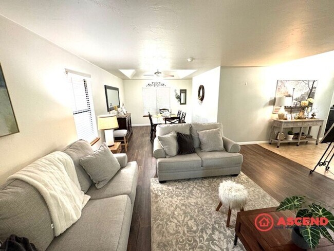 Building Photo - FULLY FURNISHED, Beautiful Home Located In...