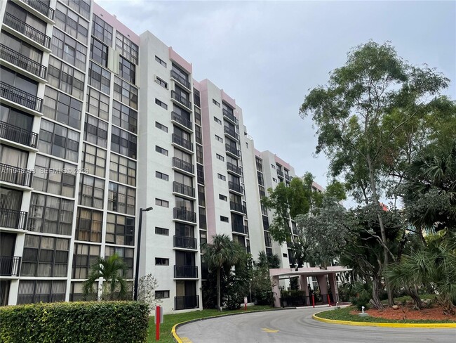 Building Photo - 16919 N Bay Rd