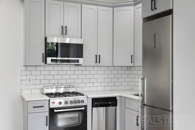 Building Photo - Stunning NEW 1 bed in Crown Heights