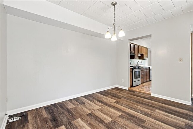 Building Photo - 533 Forest Green Dr