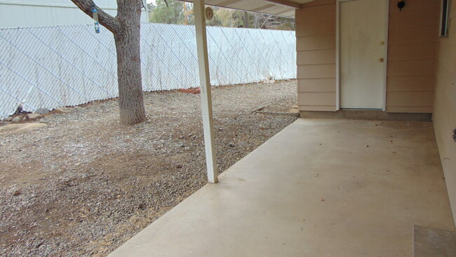 Building Photo - 811 Heritage Cir
