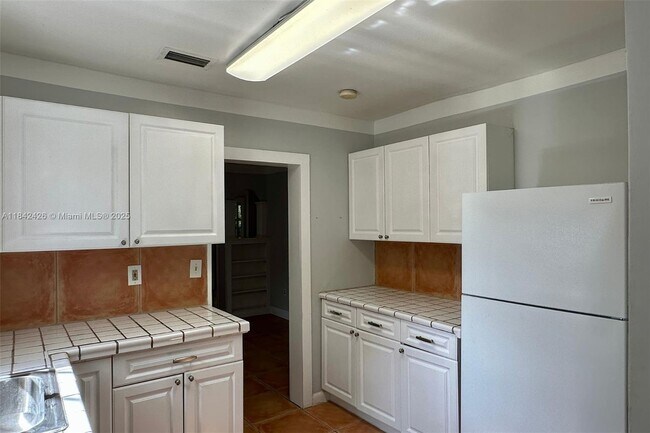 Building Photo - 542 NE 130th St