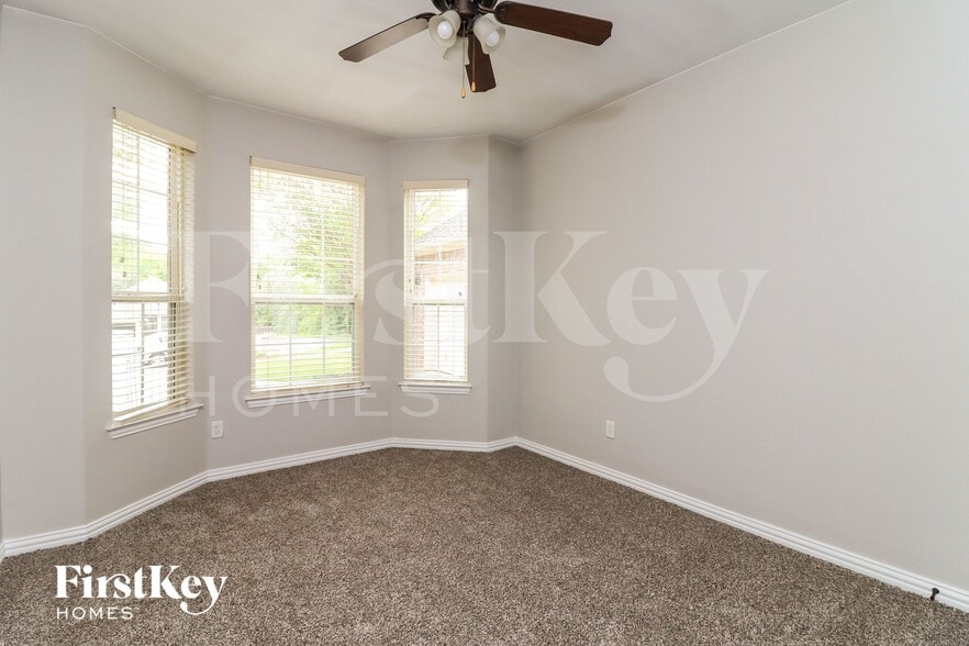 Building Photo - 5228 Estrella Ln