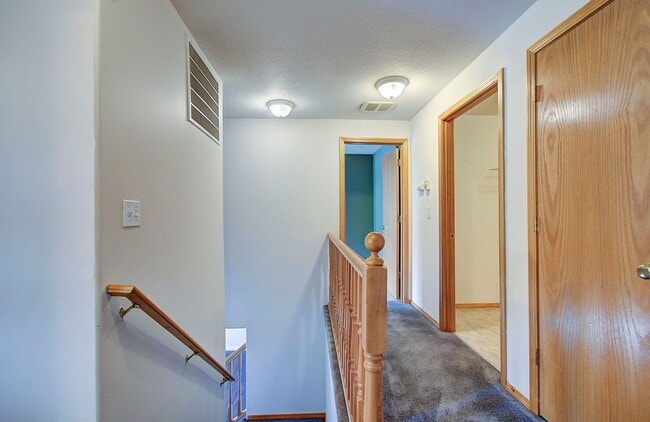 Building Photo - Salmon Creek 3 Bedroom with Yard!