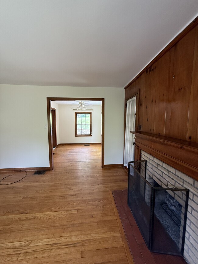 Building Photo - 312 N Chilhowee Dr