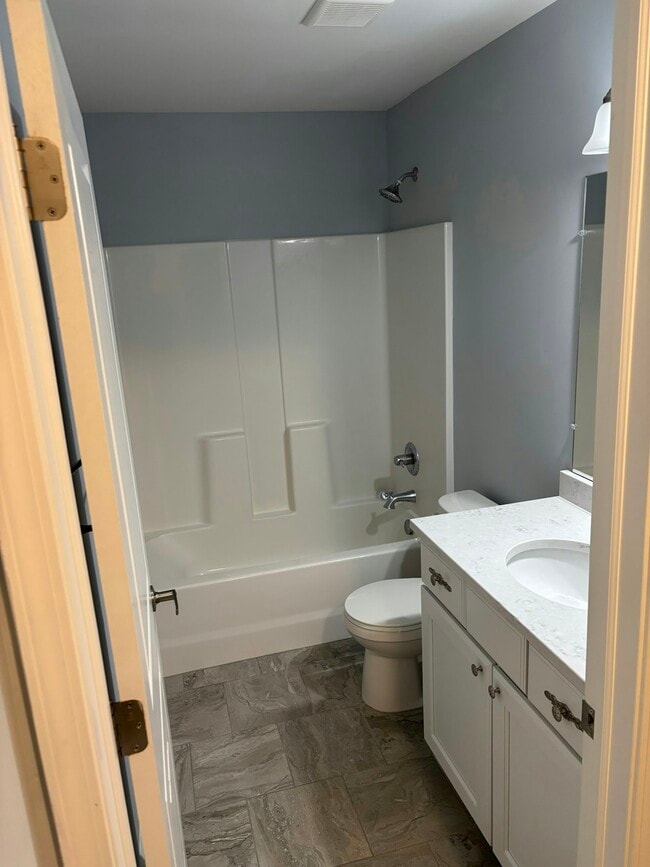 Building Photo - 2142 Hidden Ridge Dr