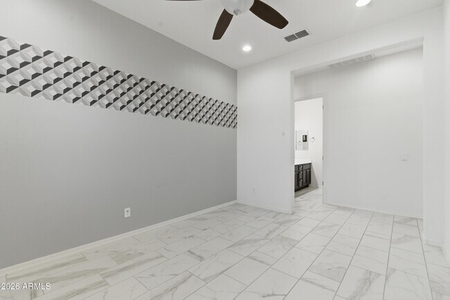 Building Photo - 1083 E Holland Park Dr