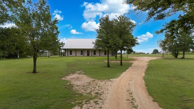 Building Photo - 1725 Lower Red Rock Rd