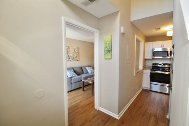 Building Photo - 1315 Bradley Dr