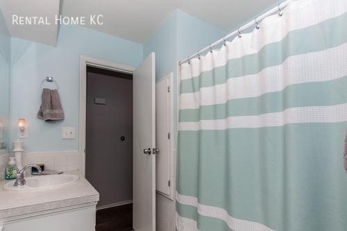 Building Photo - 4828 Bond-