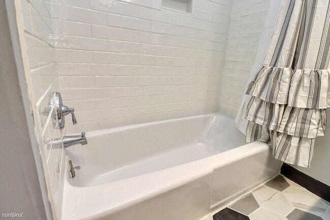 Building Photo - 5 br, 1 bath House - 2040 South 17th Street 2