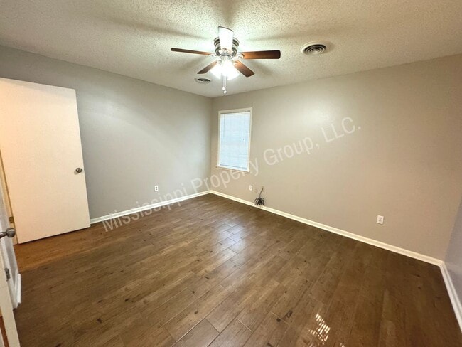 Building Photo - 3BR/2BA Home