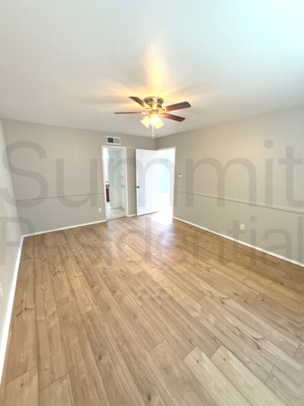 Building Photo - 6076 Dooley Dr