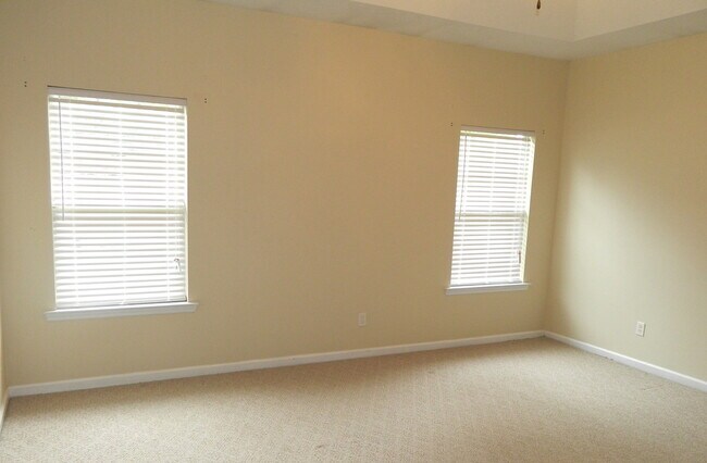 Building Photo - 2052 Magnolia Pkwy