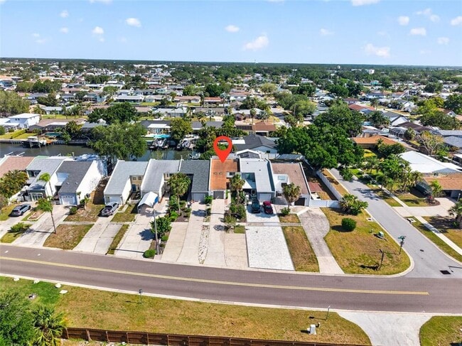 Building Photo - 8705 Bay Pointe Dr