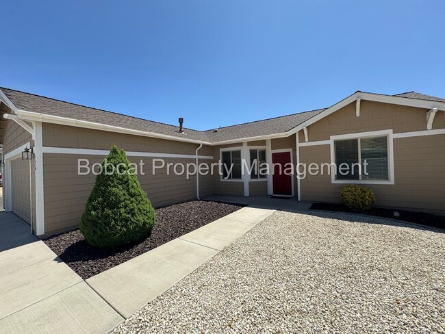 Building Photo - 3 Bedroom, 2 Bathroom Home Located in Dayton