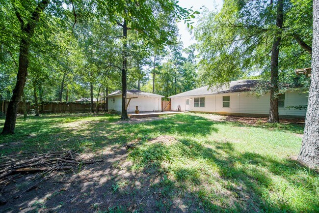 Building Photo - 327 Chateau Woods Pkwy Dr