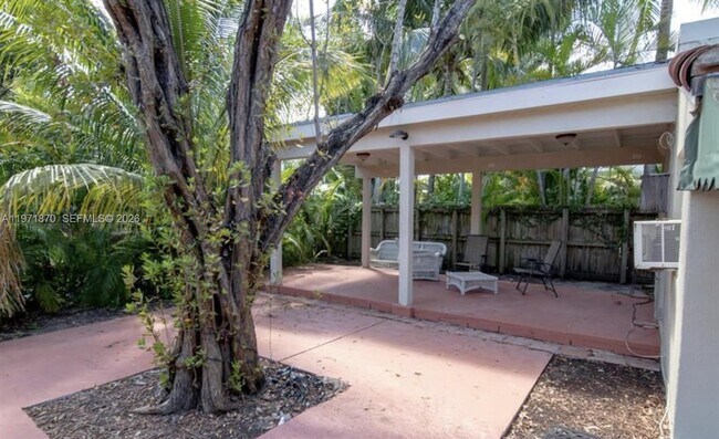 Building Photo - 3050 Alton Rd