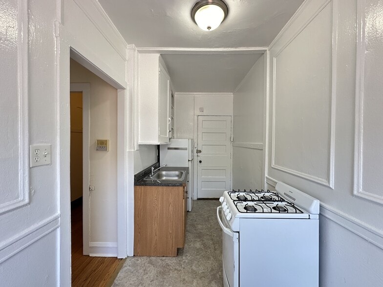 Building Photo - 3312 W Schubert Ave
