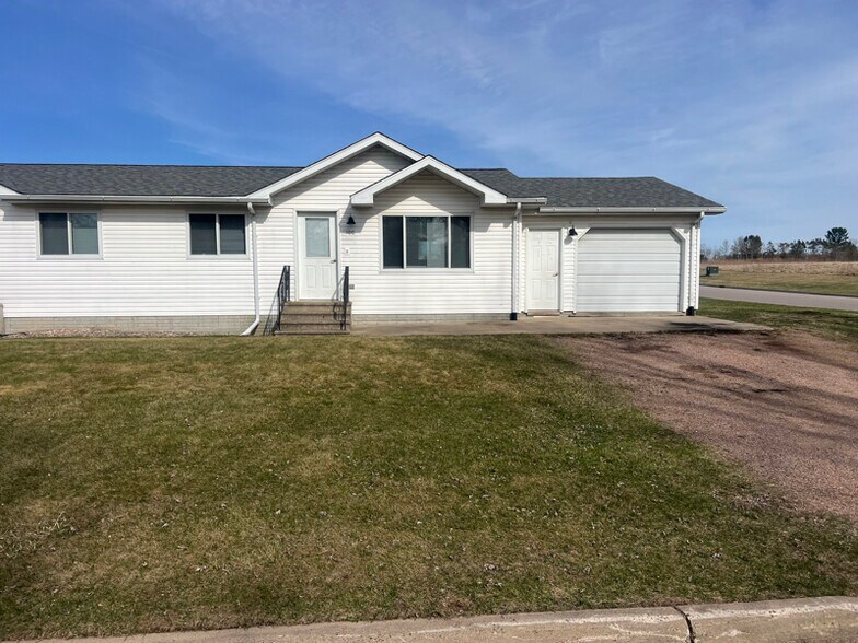 Primary Photo - 700 N Steven Ave