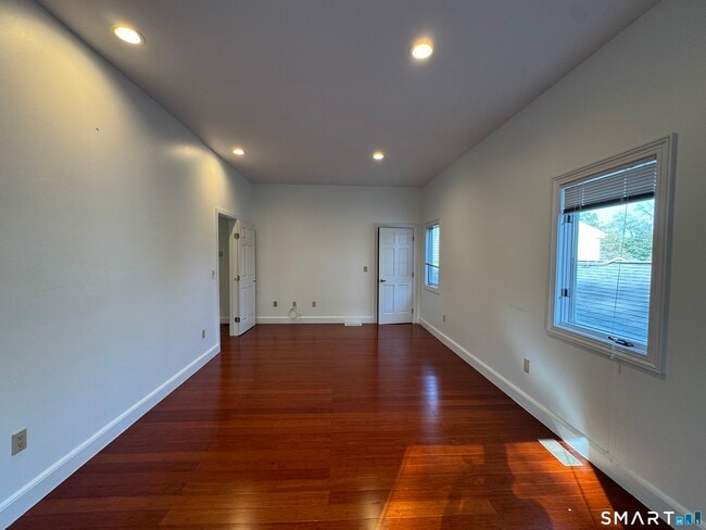Building Photo - 108 Comstock Hill Ave