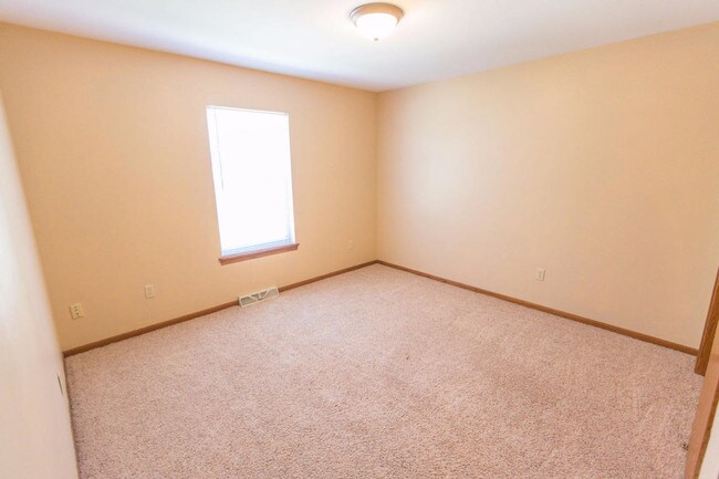 Bedroom - 288 Meadowcreek Dr