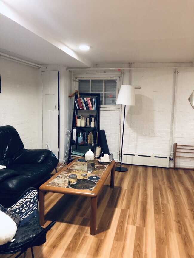 Building Photo - Tunlaw Upstairs