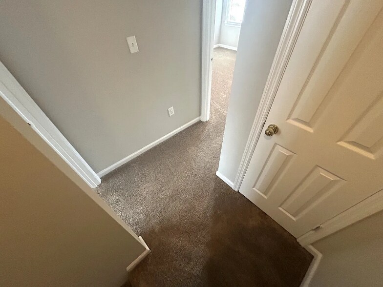 Building Photo - 127 Barrington Dr