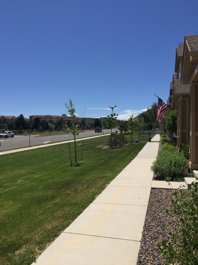 Building Photo - Southern Facing End 3 Bedroom Townhome