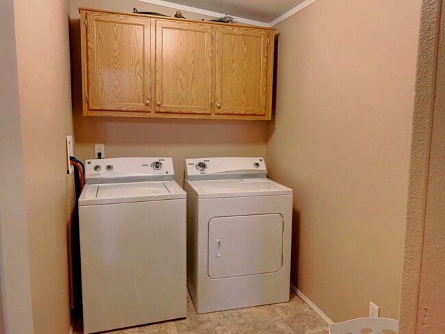 Building Photo - Fully Furnished Nice 3BR/2BA Home
