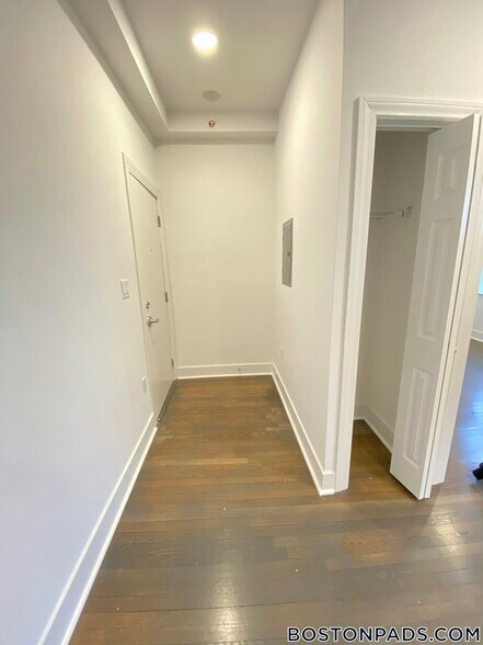 Building Photo - 11 Queensberry St