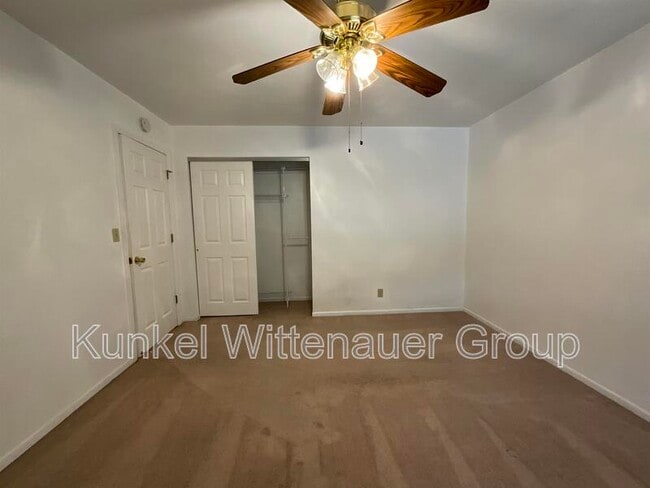 Building Photo - 23 Innsbruck Ln