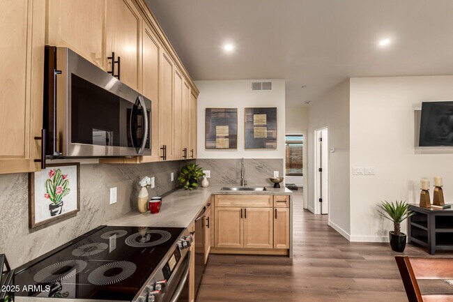 Building Photo - 12005 N Panorama Dr