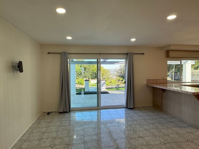 Building Photo - Spacious 4 Bed 3 Bath Cul-de-Sac Home