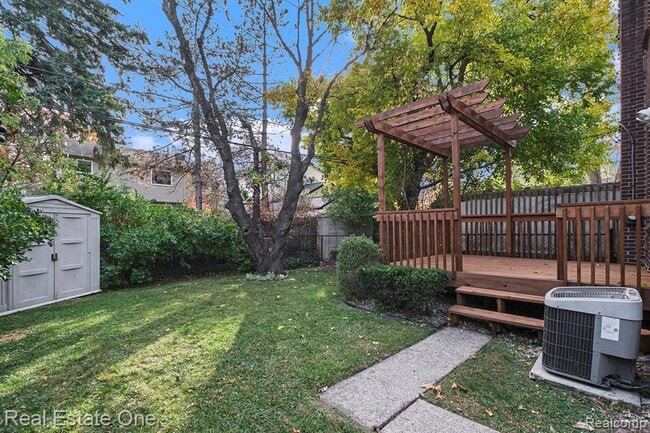 Building Photo - 1510 E 4th St