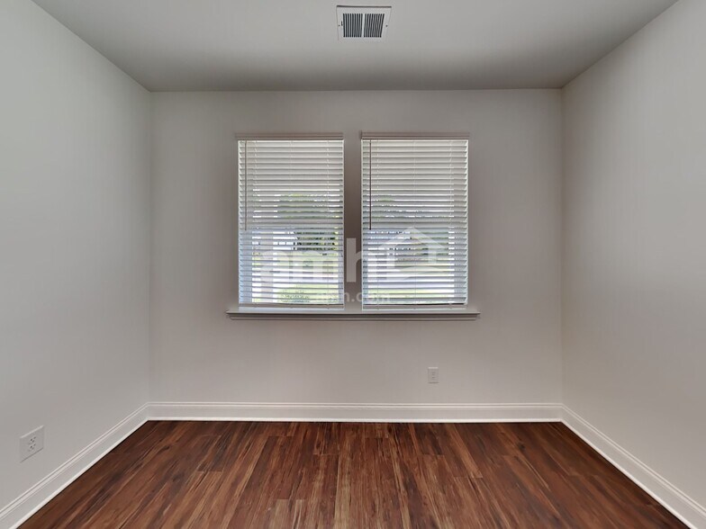 Building Photo - 138 Spruce Cir