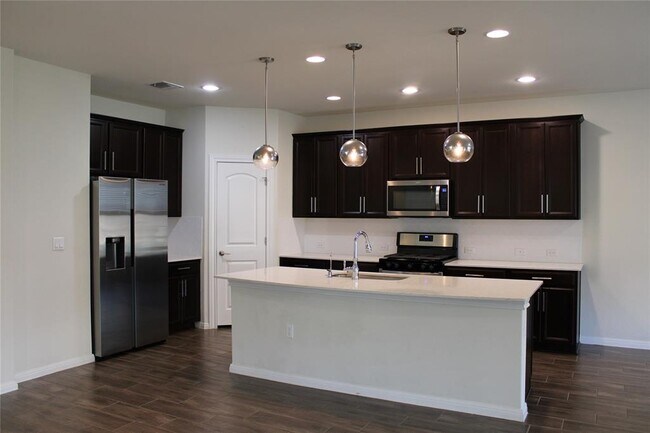 Building Photo - 13902 Ilex Dr