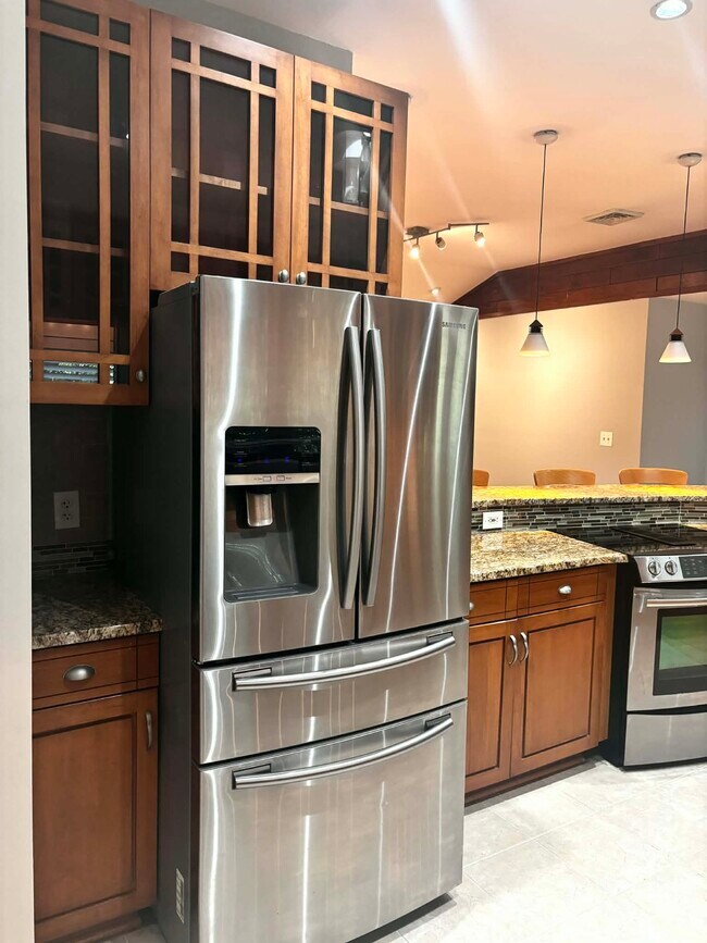 Building Photo - 339 Thole St