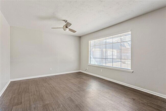 Building Photo - 2810 Dorchester Dr