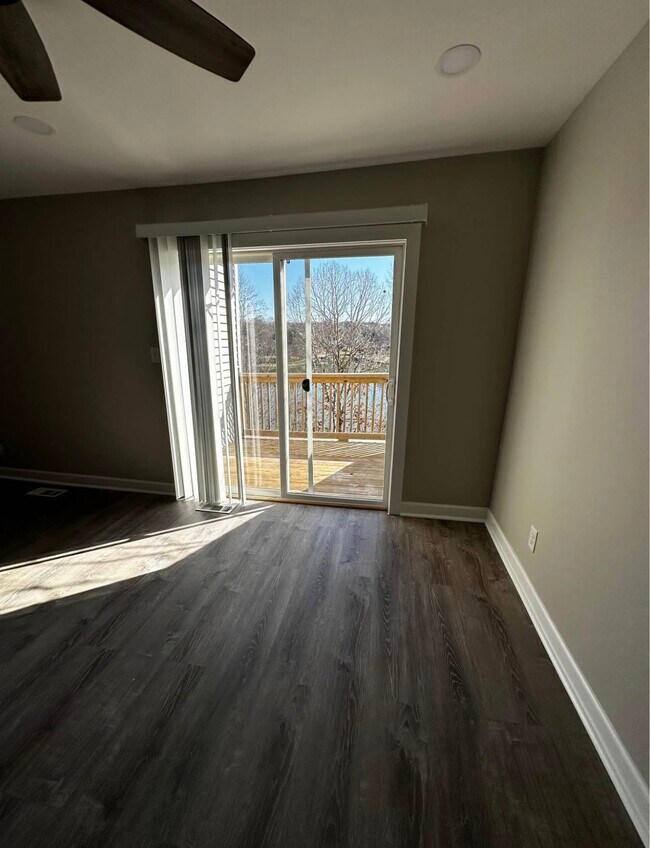 Building Photo - LAKE HICKORY CONDOS UNIT 41