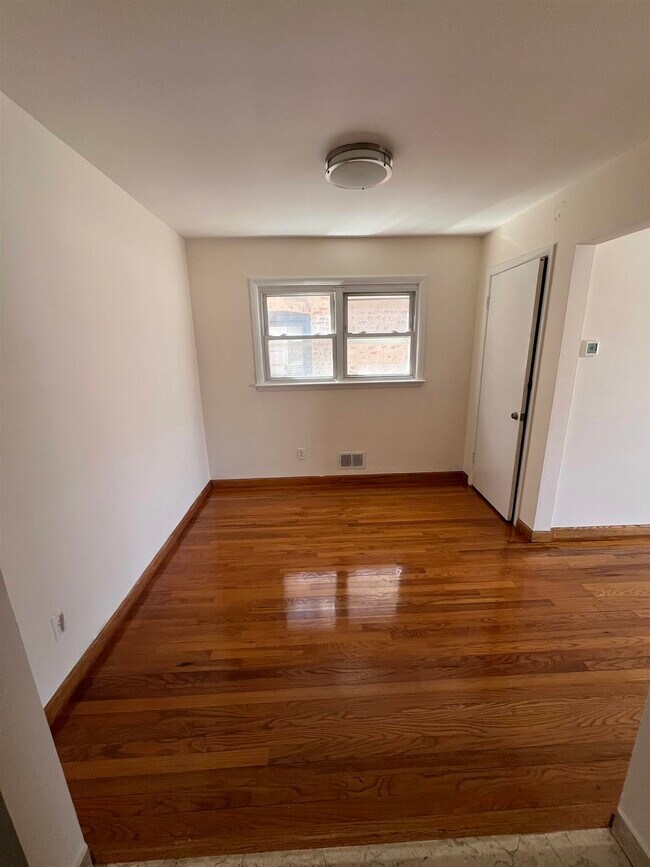 Building Photo - 304 Columbia Ave