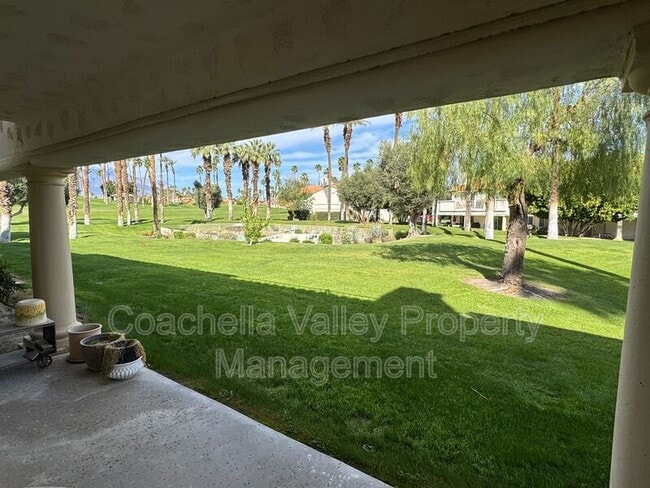 Building Photo - 289 Vista Royale Cir W