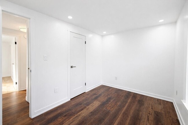 Building Photo - 87 Merseles St